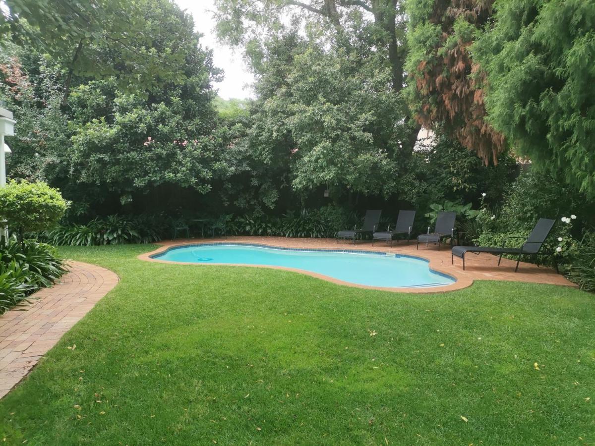 Rosebank Lodge Guesthouse By Claires Joanesburgo Exterior foto