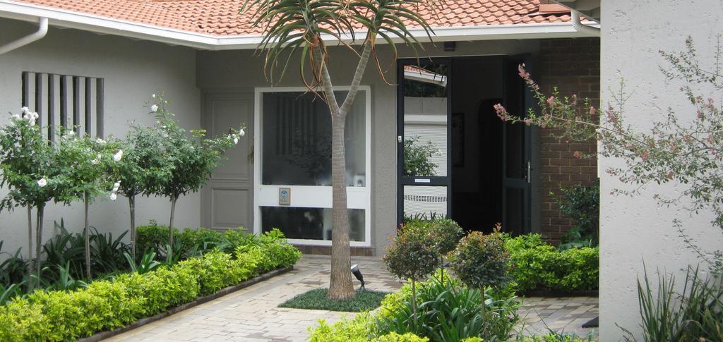 Rosebank Lodge Guesthouse By Claires Joanesburgo Exterior foto