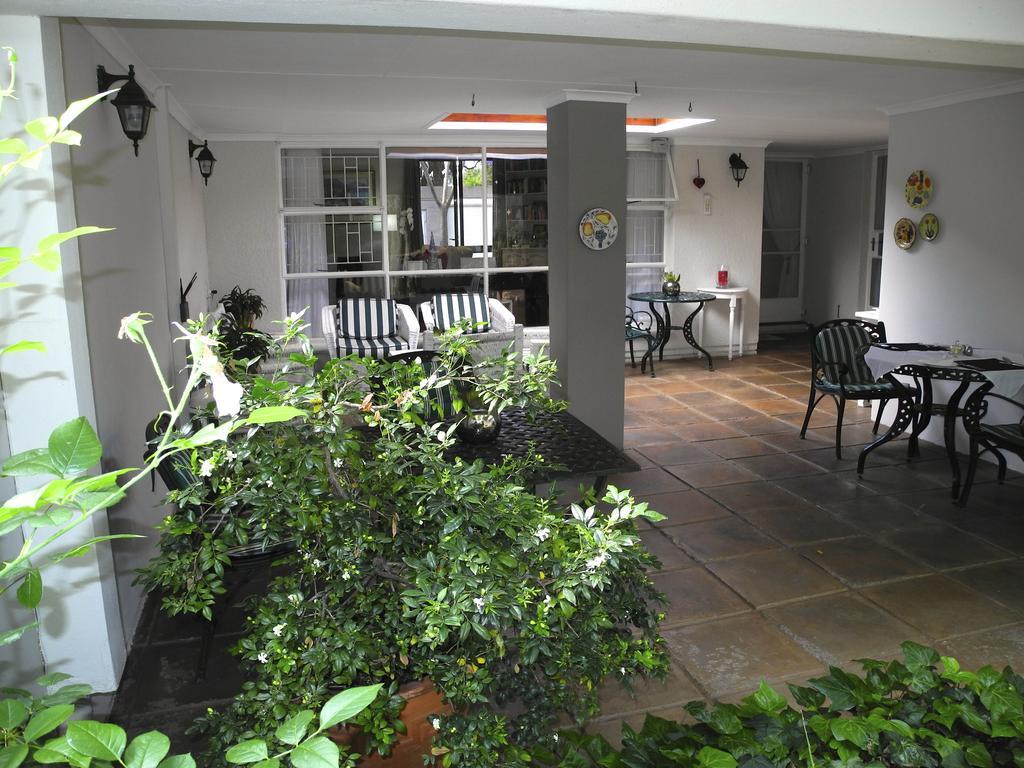 Rosebank Lodge Guesthouse By Claires Joanesburgo Exterior foto