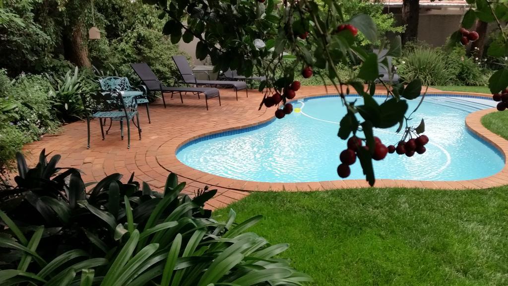 Rosebank Lodge Guesthouse By Claires Joanesburgo Exterior foto