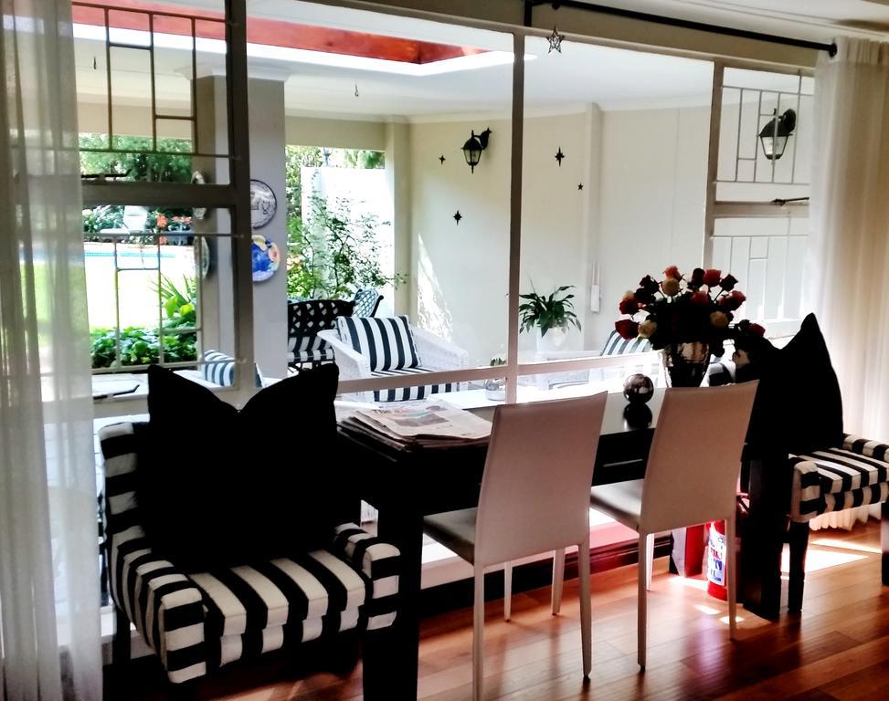 Rosebank Lodge Guesthouse By Claires Joanesburgo Exterior foto