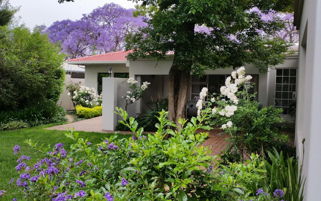 Rosebank Lodge Guesthouse By Claires Joanesburgo Exterior foto