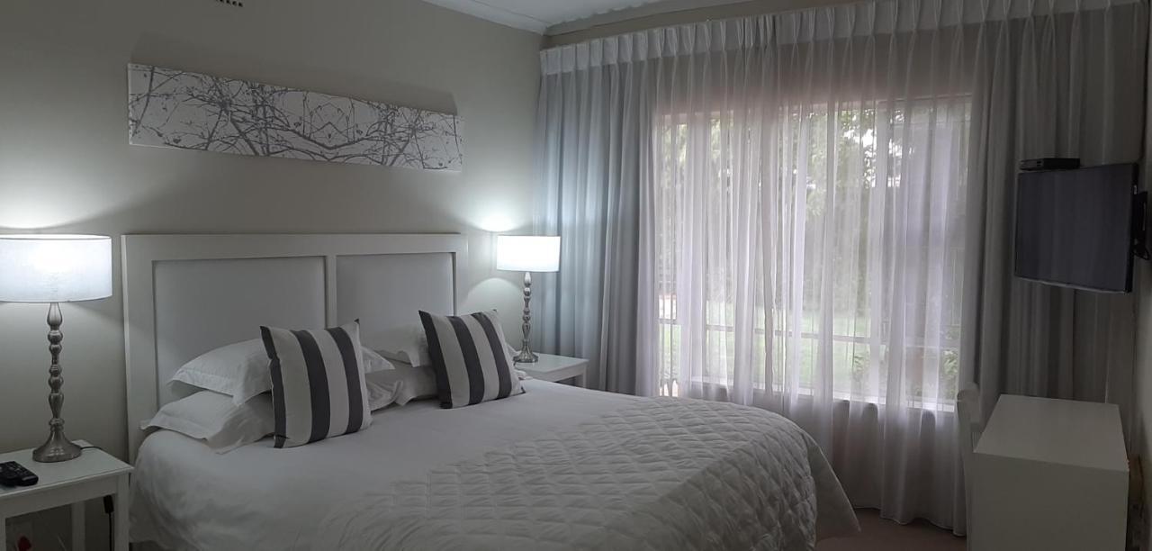Rosebank Lodge Guesthouse By Claires Joanesburgo Exterior foto